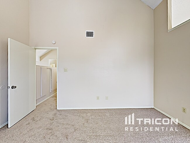 Building Photo - 3301 Plantation Ln