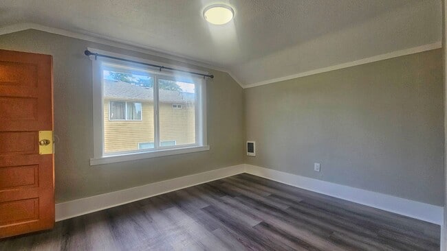 Building Photo - Charming 3-Bedroom Craftsman in Prime Seat...