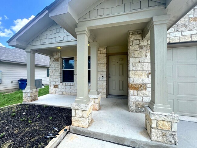 Building Photo - Ready for Move-In! Spacious 4-Bed, 2-Bath ...