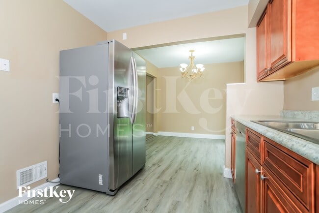 Building Photo - 1015 Thunderbird Dr