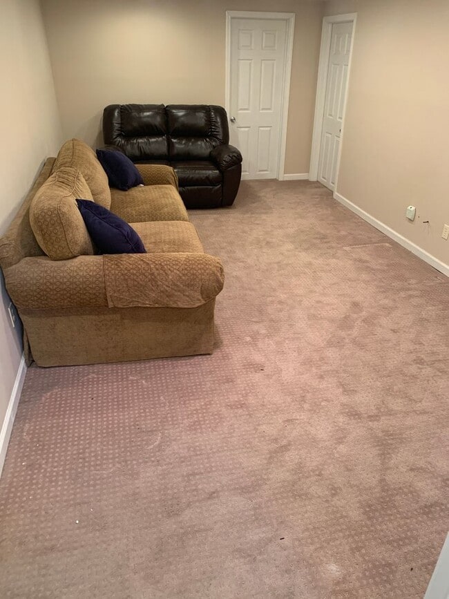 Building Photo - Lovely Ranch Home with Hardwood Floors and Finished Basement in Silverton