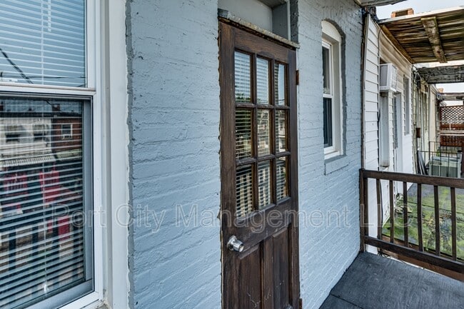 Building Photo - 3210 E Fairmount Ave