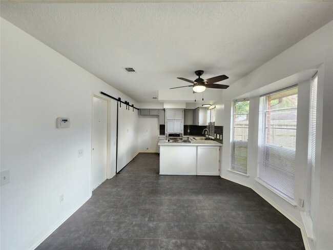 Building Photo - 1322 Valley Landing Dr