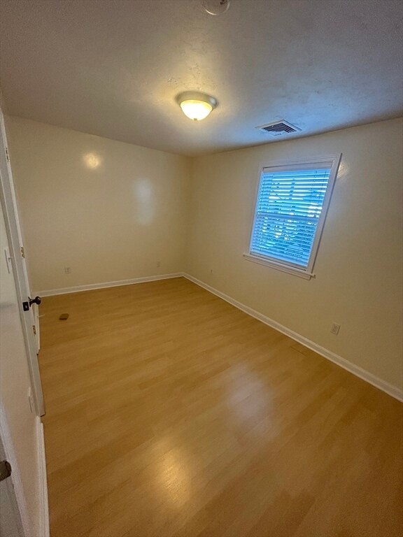 Building Photo - 36 Hunting St