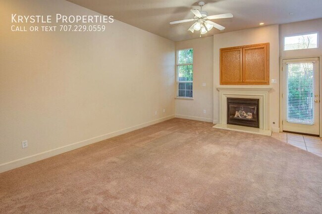 Building Photo - Spectacular property in Vallejo's Gated Ti...