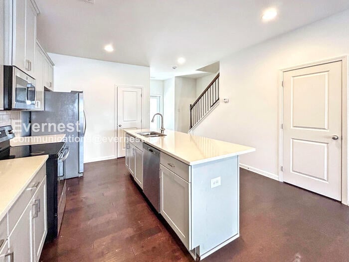 Building Photo - 911 Ambient Way