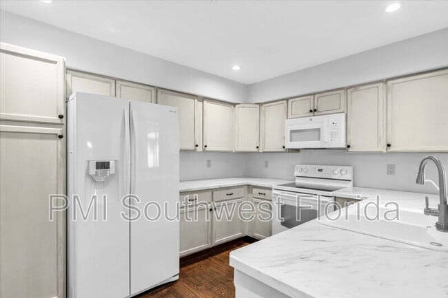 Building Photo - 7365 S Leewynn Dr