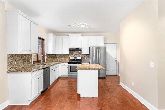 Building Photo - 560 Kimball Crest Ct