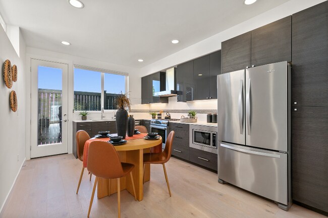 Building Photo - 114A 20th Ave