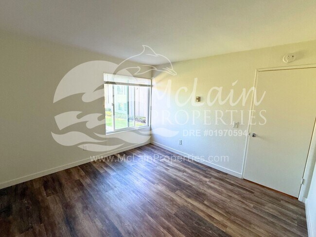 Building Photo - The Grove 2bd/1ba, Corner Unit