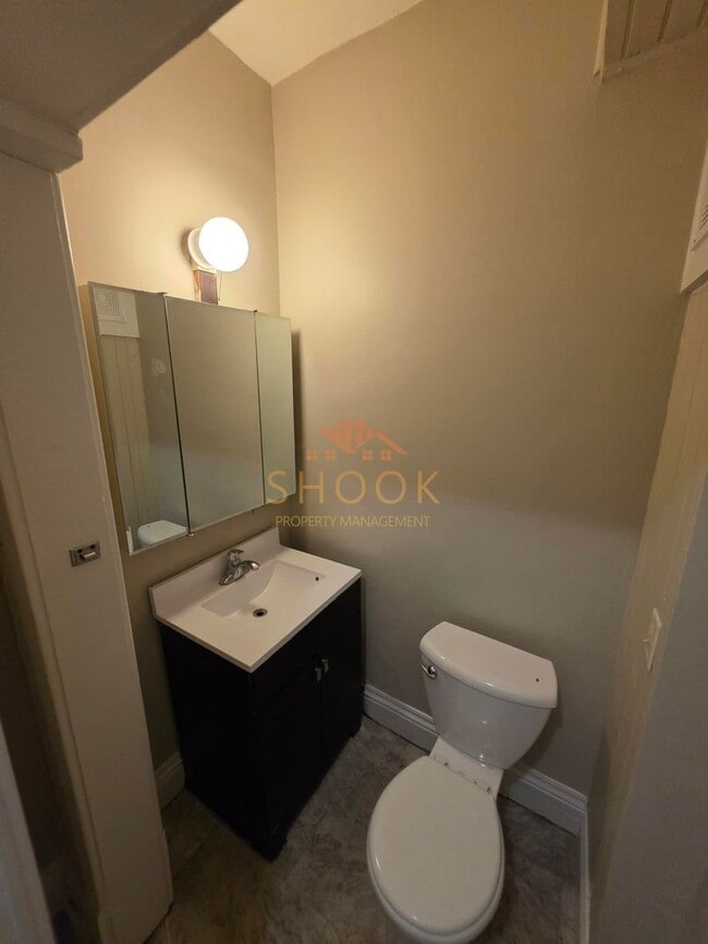 Building Photo - 104 S 7th St