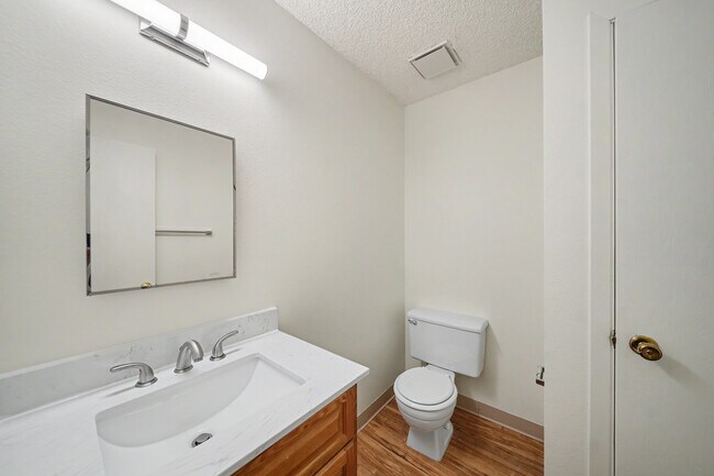 Building Photo - 811 Nyssa Dr