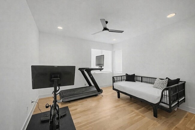 Building Photo - 2510 Barclay Dr