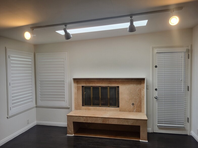 Building Photo - 2215 W 237th St