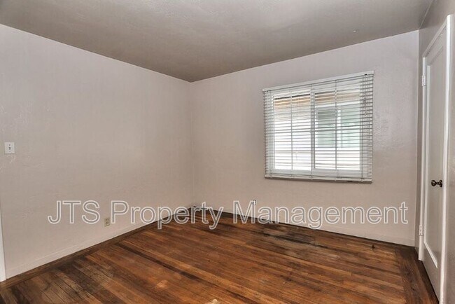 Building Photo - 3109-3111 Hampshire Drive