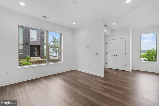 Building Photo - 3212 Evergreen Walk