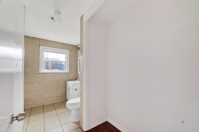 Building Photo - 521 Alford St