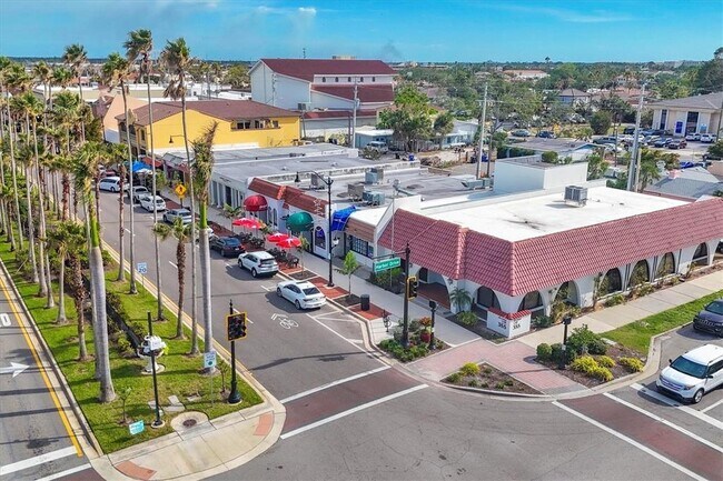 Building Photo - 455 Nokomis Ave S