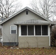 Building Photo - 2 BR Near Downtown