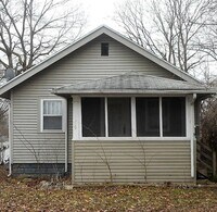 Building Photo - 2 BR Near Downtown