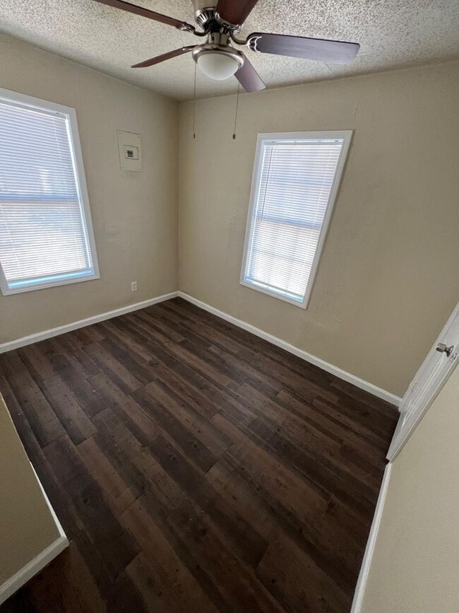 Building Photo - $0 First Month's Rent / $0 Deposit at Move-in