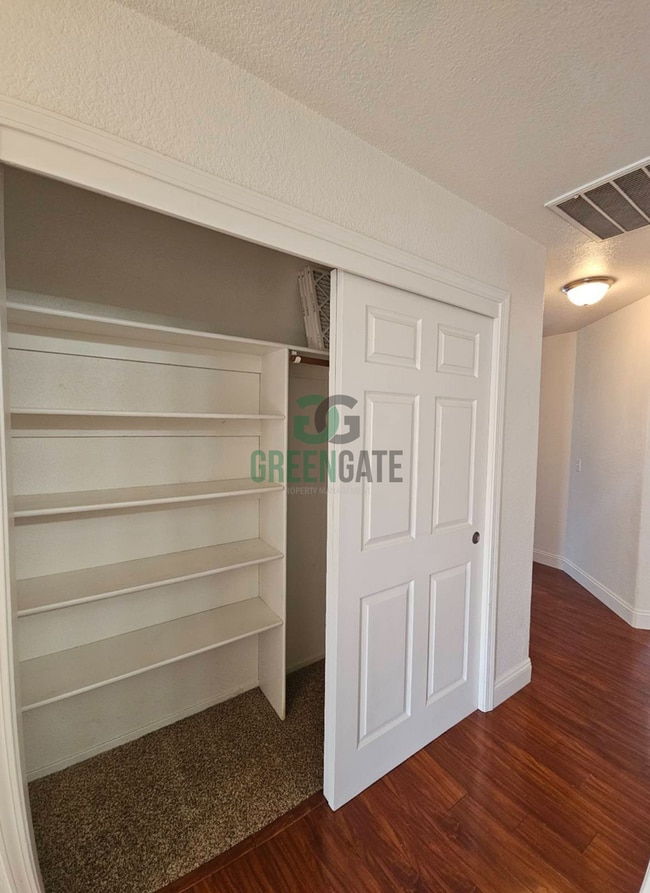Building Photo - NOW AVAILABLE! Make this spacious 3 bedroo...