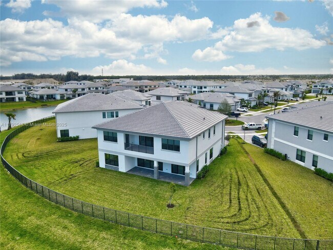 Building Photo - 12865 Wingspan Ct