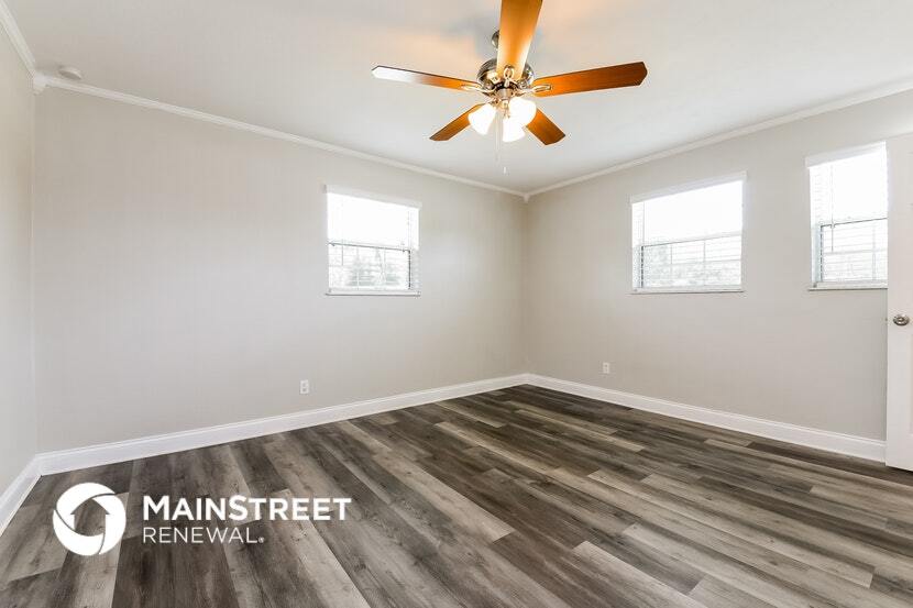 Building Photo - 6300 Lyons St