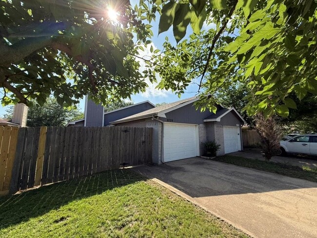 Primary Photo - 6709 Duplex