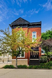 Building Photo - 733 N Hoyne Ave