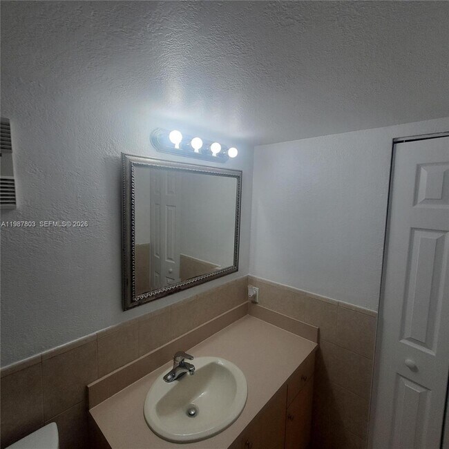 Building Photo - 7151 Miami Lakes Dr