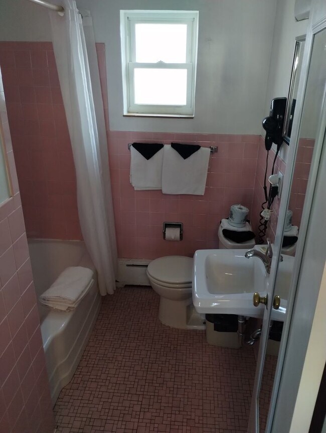 Building Photo - Riviera Motel