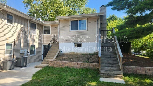 Building Photo - 229 Hickory St