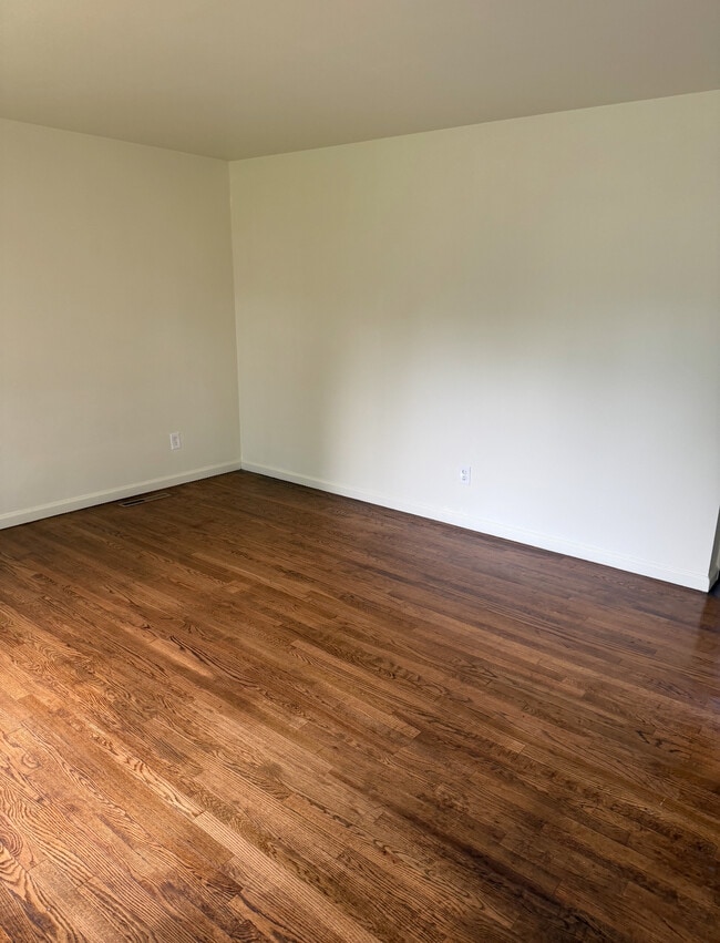 Building Photo - 3125 Mc Clure Ave