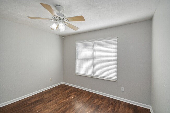 Building Photo - 1340 Cherry St