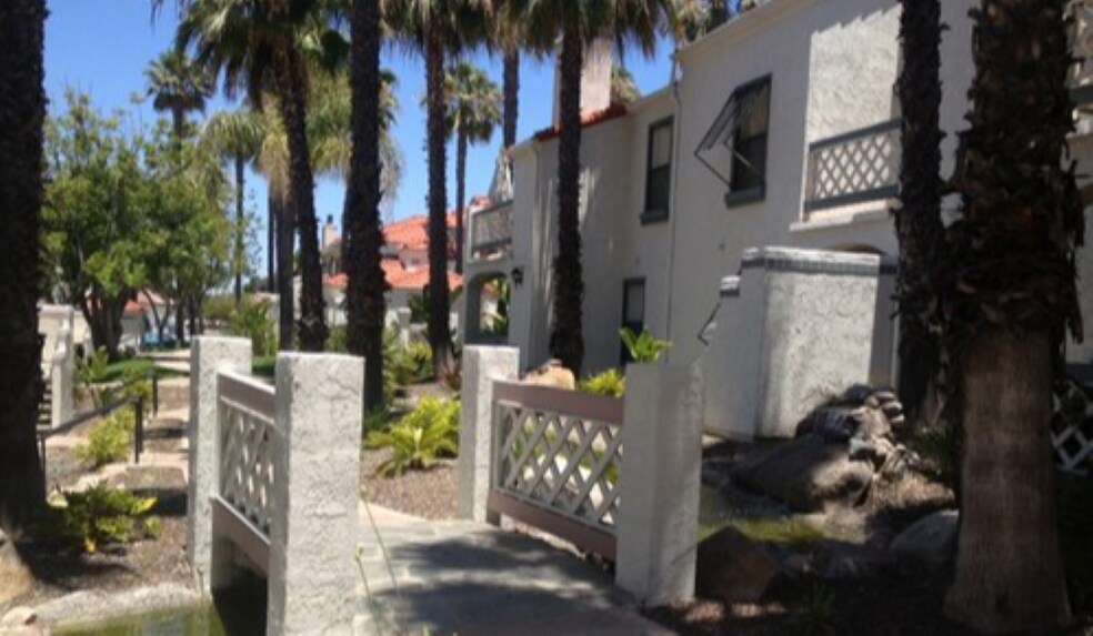 Building Photo - 9454 Twin Trails Dr