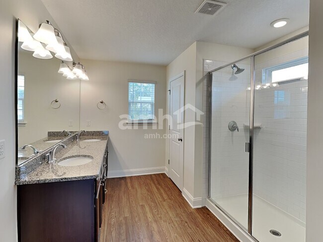 Building Photo - 3109 Creek Village Ln