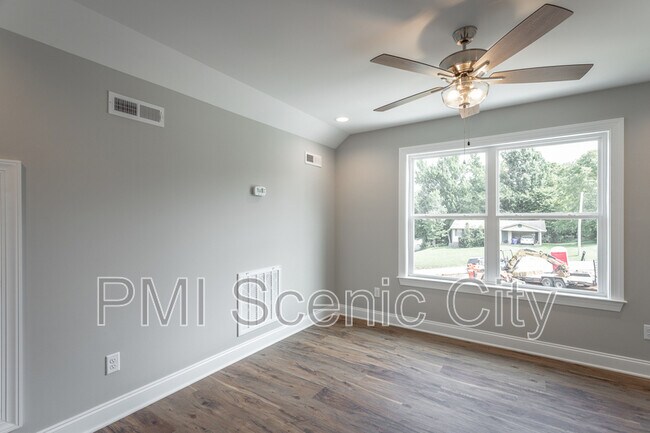 Building Photo - 2631 Rogers Dr SE