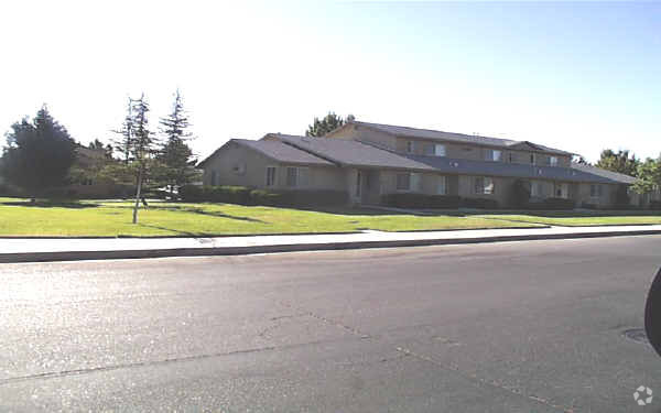 Primary Photo - 45110-45140 17th St E