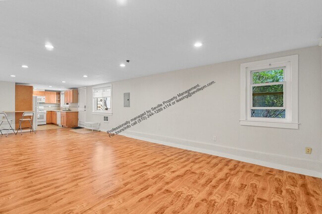 Building Photo - 3BD/1BA First-Floor Unit in West Oakland Duplex – All Utilities Included | $2,999/mo