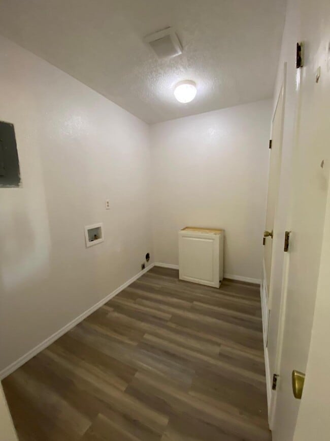 Building Photo - 17 Homestead Dr