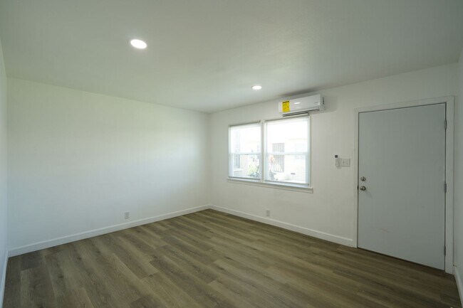 Building Photo - Dracaea Avenue