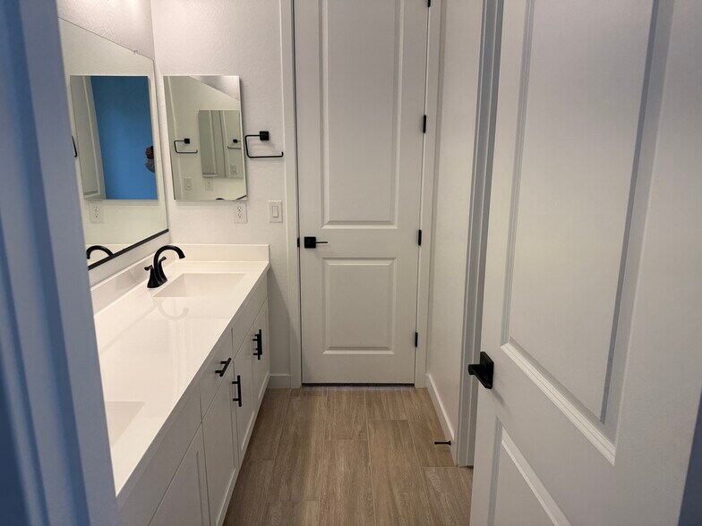 Shared bathroom - 40563 W Michaels Dr
