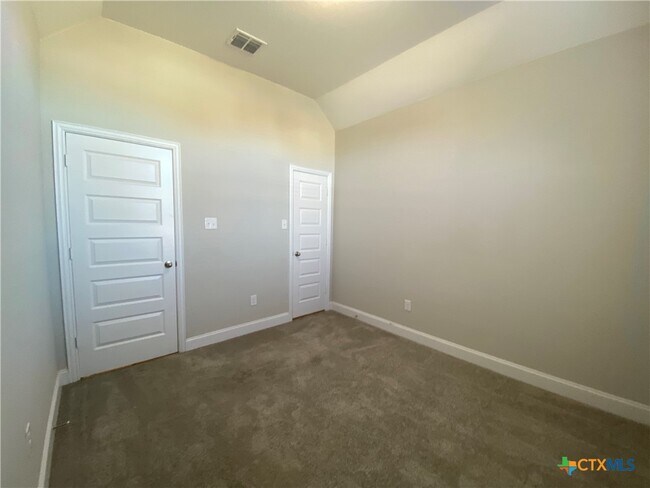 Building Photo - 1331 Hillsong St