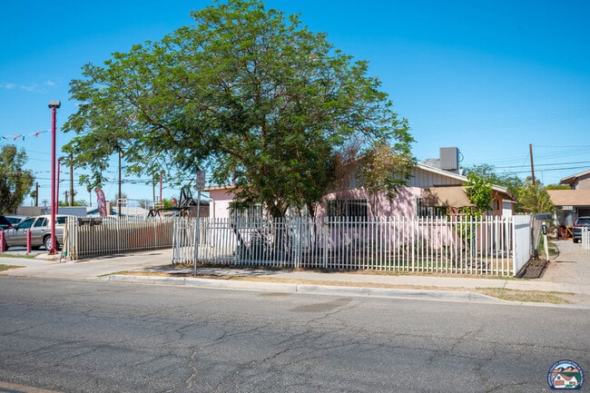 Building Photo - 931 Emerson Ave