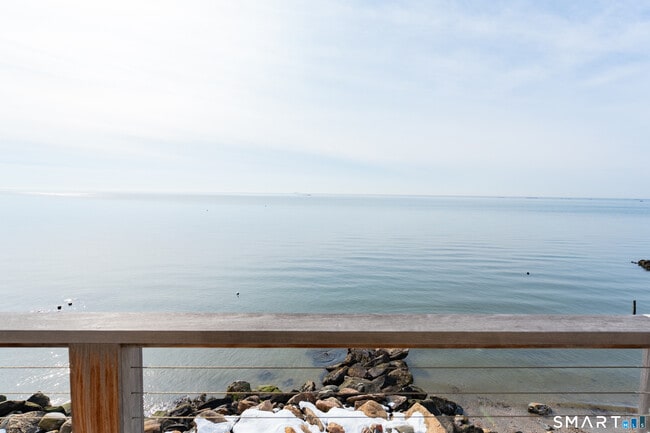 Building Photo - 49 Circle Beach Rd