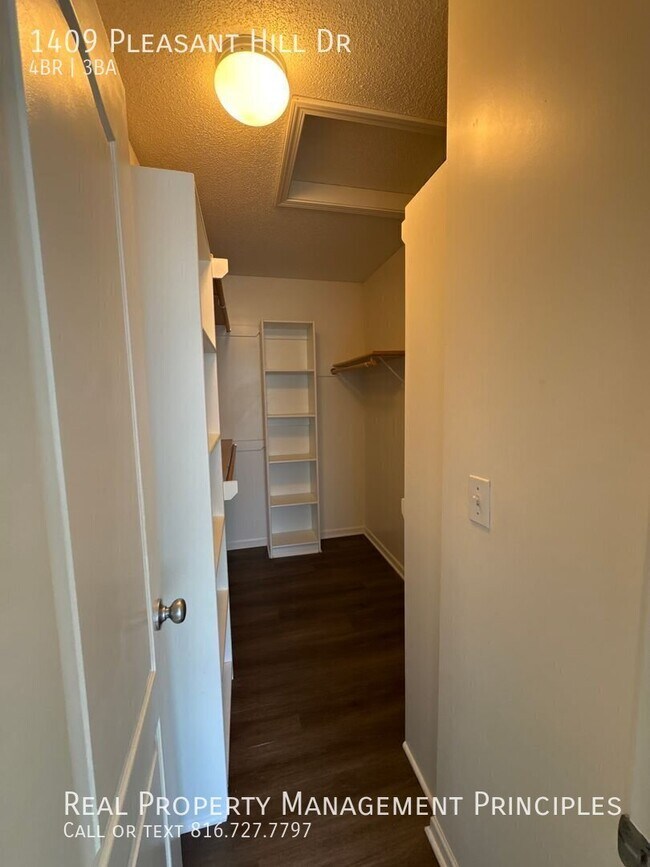 Building Photo - 1409 Pleasant Hill Dr