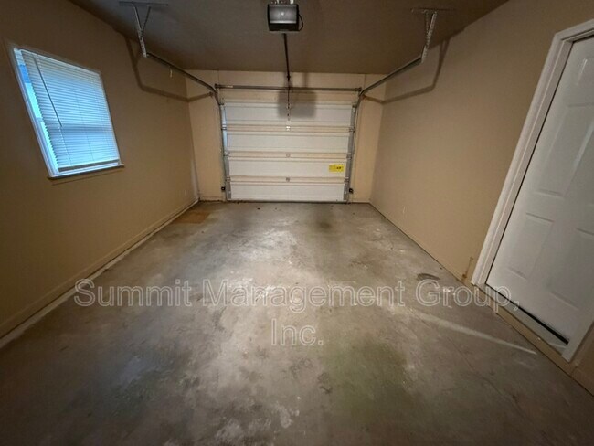 Building Photo - 34 Ivy St