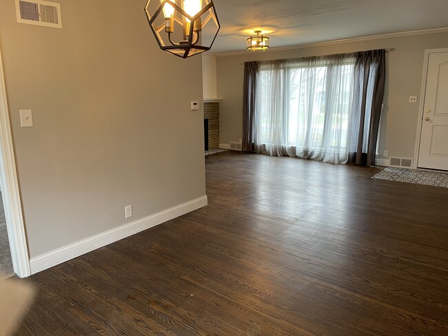 Building Photo - 4202 N Devon Ln