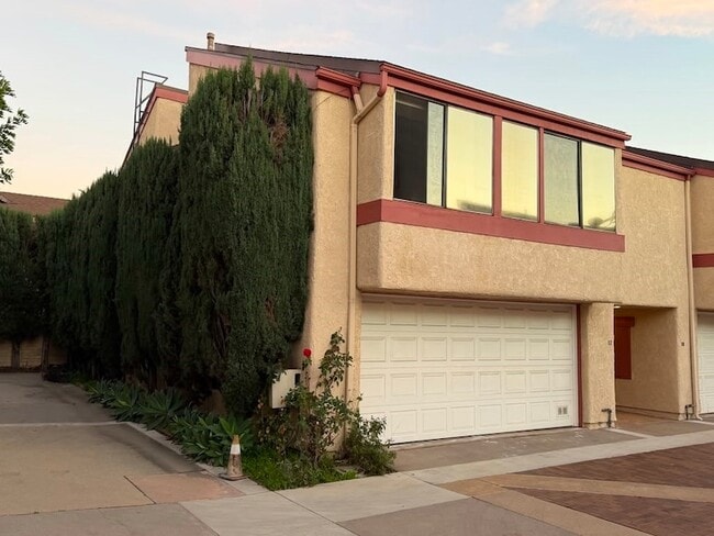 Building Photo - 1015 Arcadia Ave